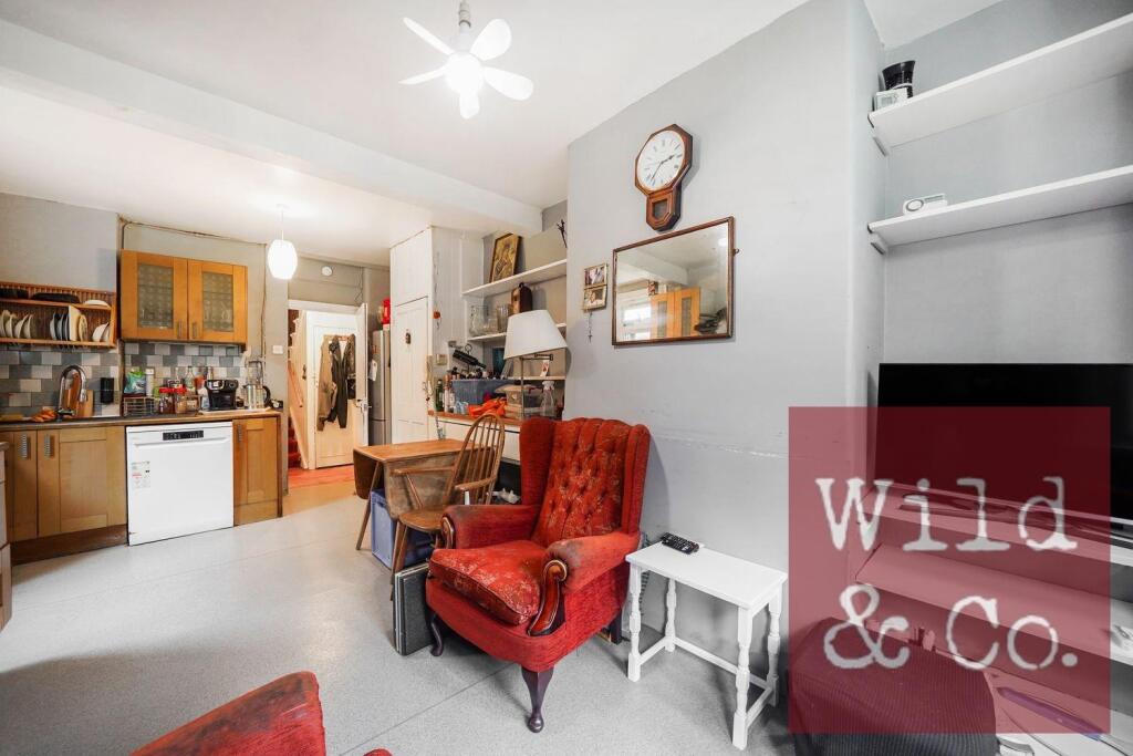 Mildenhall Road - MC0ZzaSv5QBHQKxc0r8M.jpg