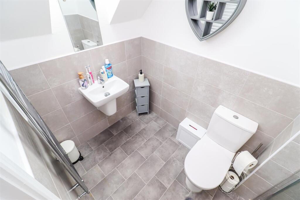 EN SUITE SHOWER ROOM/W.C.