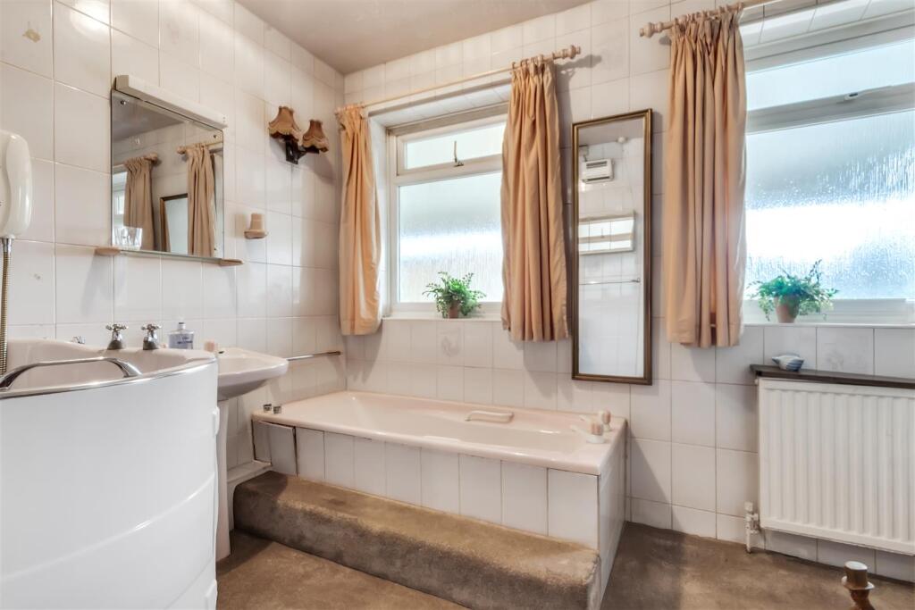 Bathroom.jpg