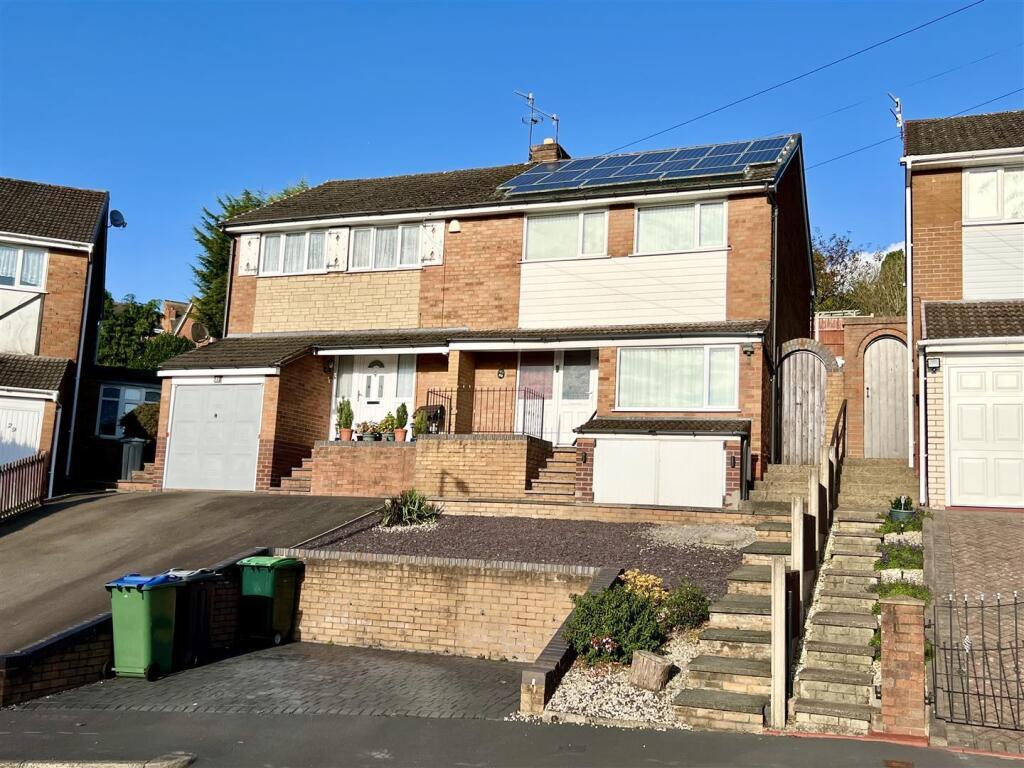 Castle Close Cradley Heath 1.jpg