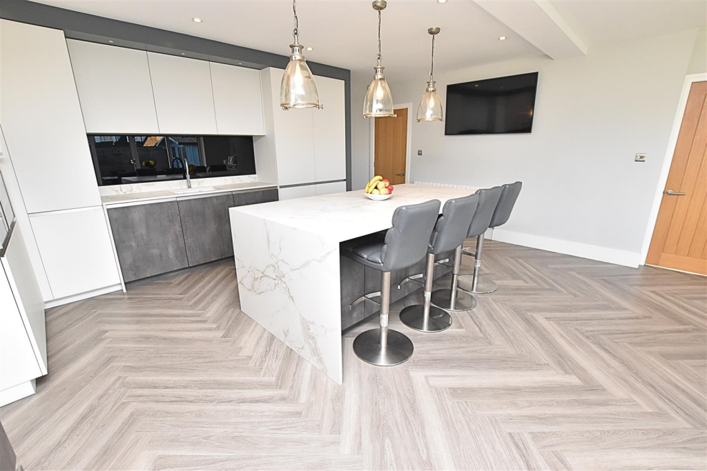 LIVING KITCHEN DINER