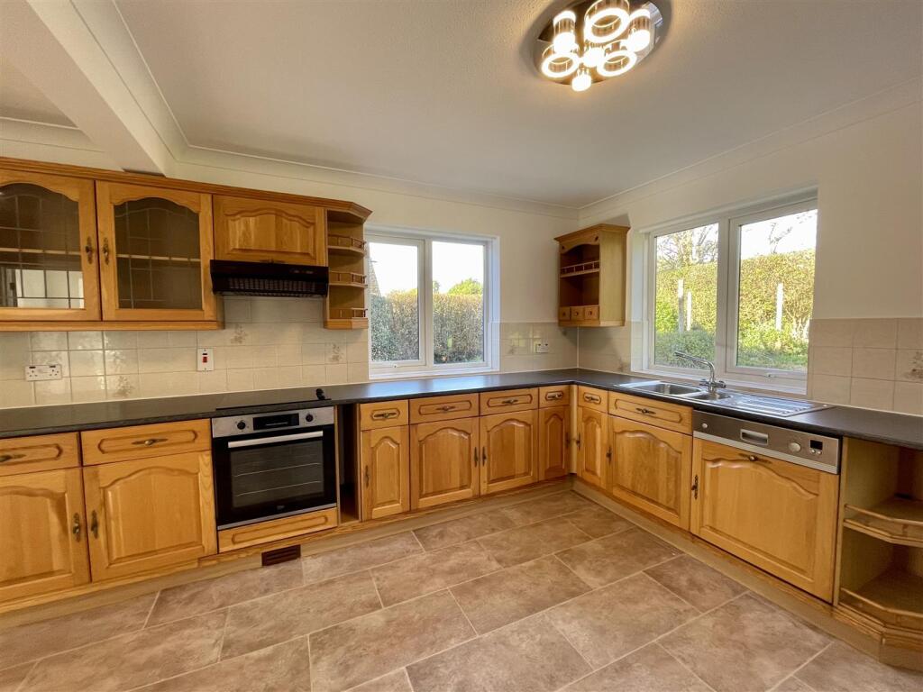 KITCHEN DINING ROOM