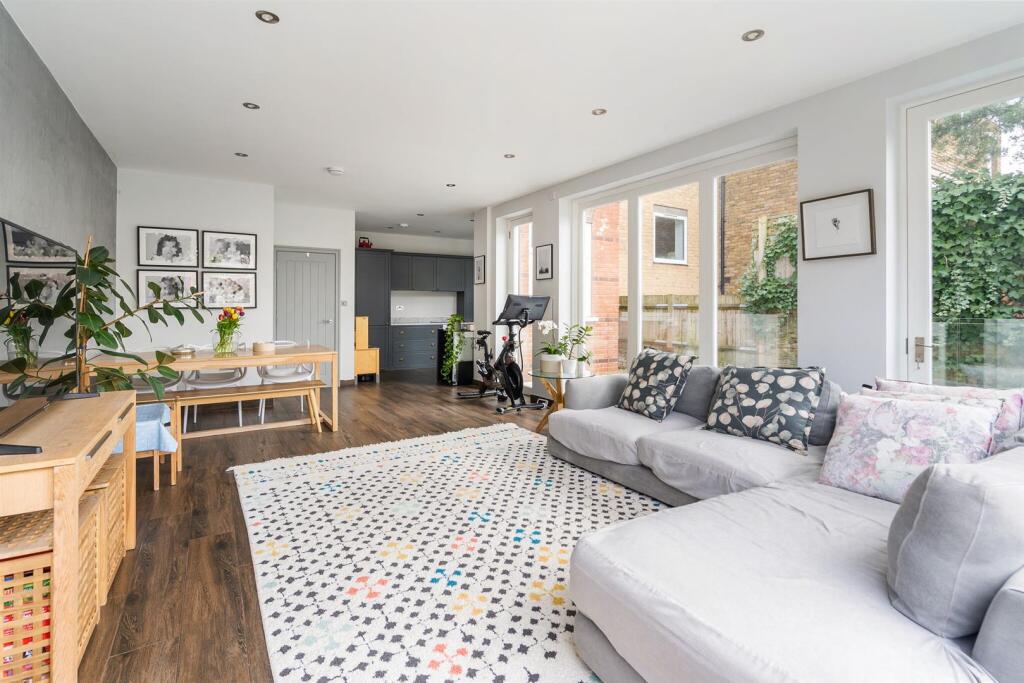 90061_Flat 1 Gable House (9)_low.jpg