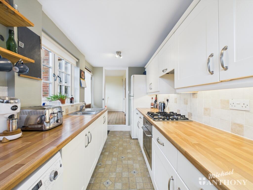 CAM03218G0-PR0562-STILL007