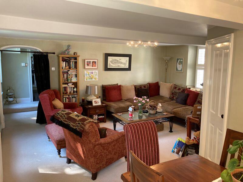 Lounge/dining room
