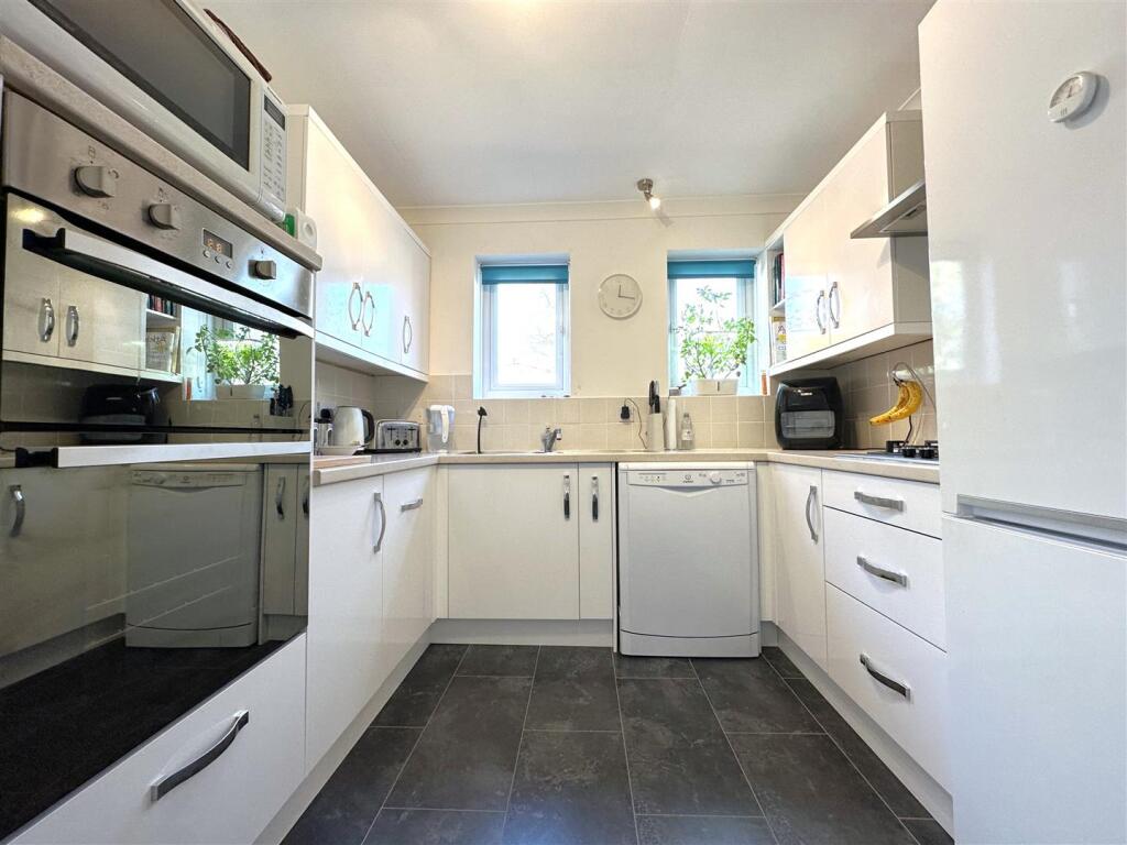 Stylish Modern Kitchen 290