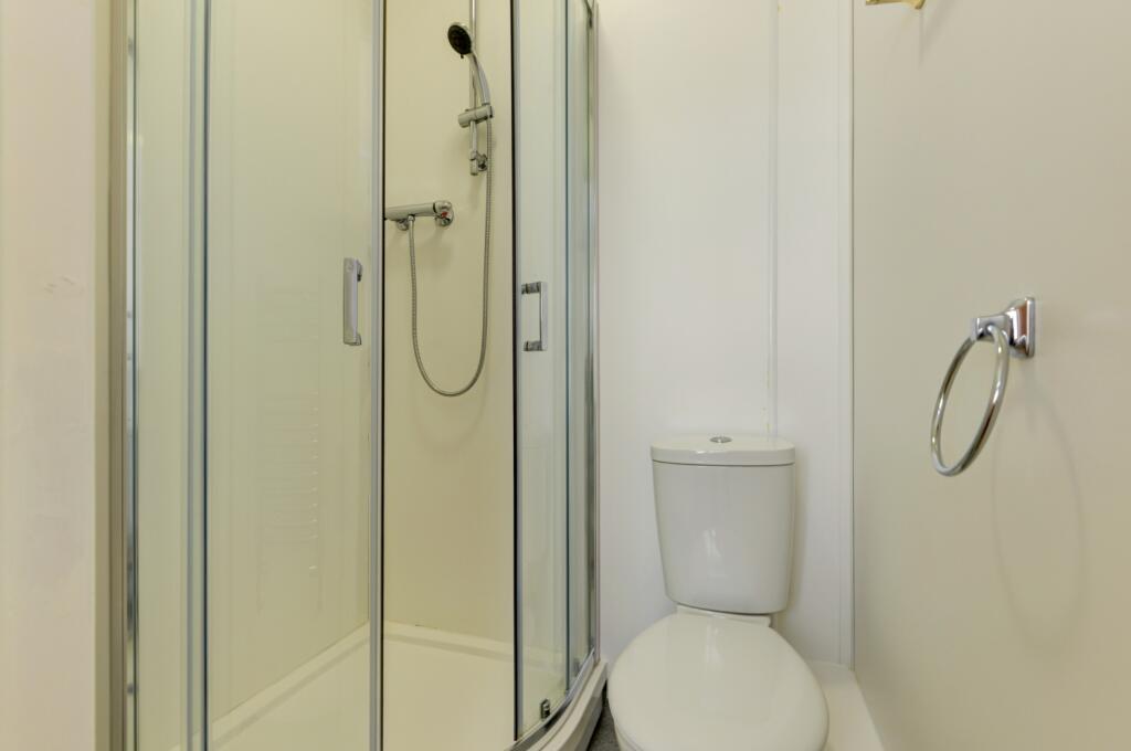 22 Freshfield Street Ensuite 3