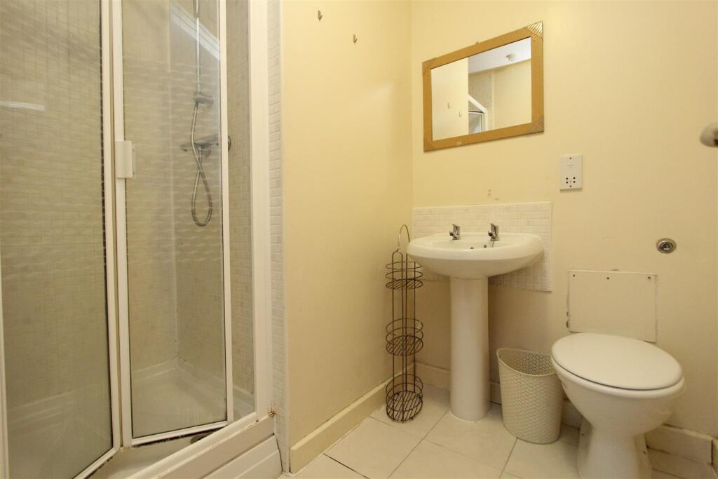 Ensuite.JPG