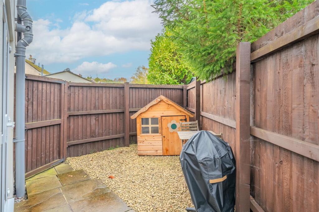 2A Ladyhill Close-5.jpg