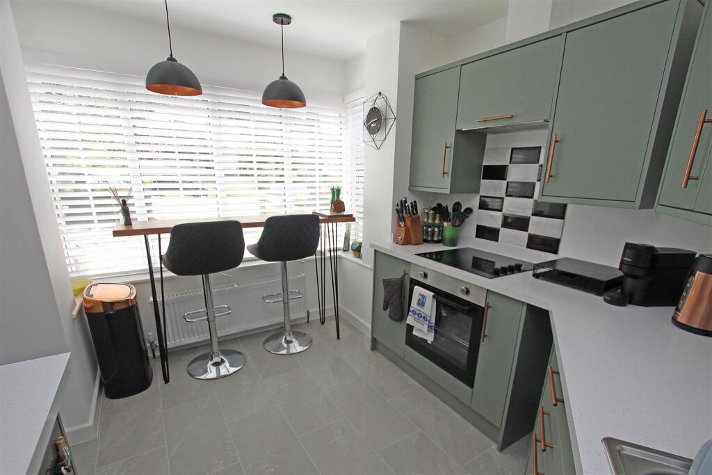 Kitchen b.jpg