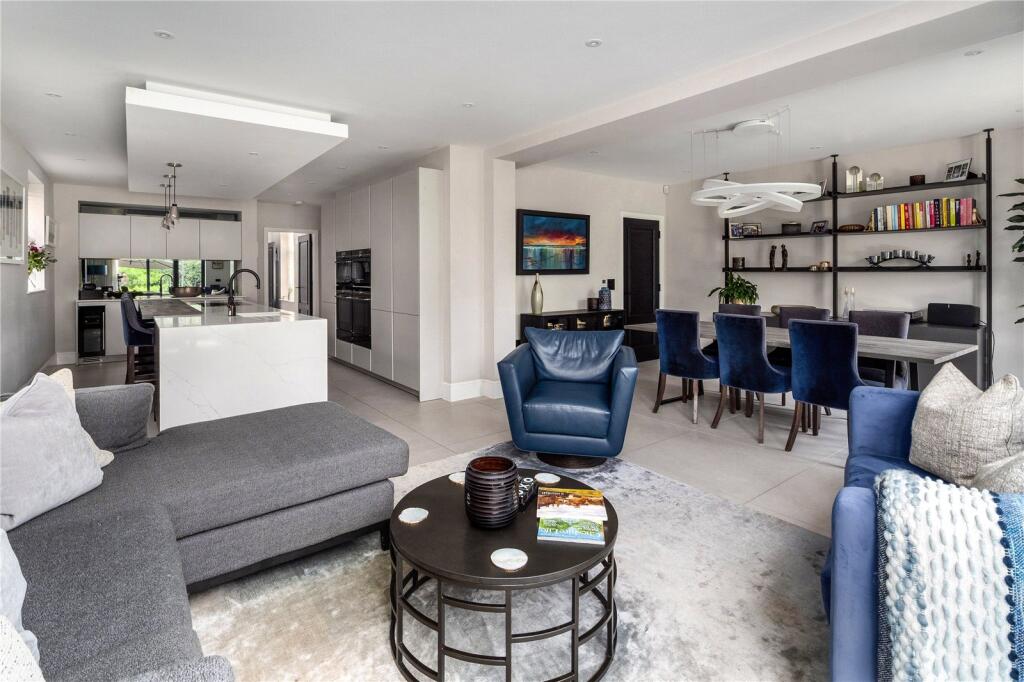 Loung/Dining Kitchen