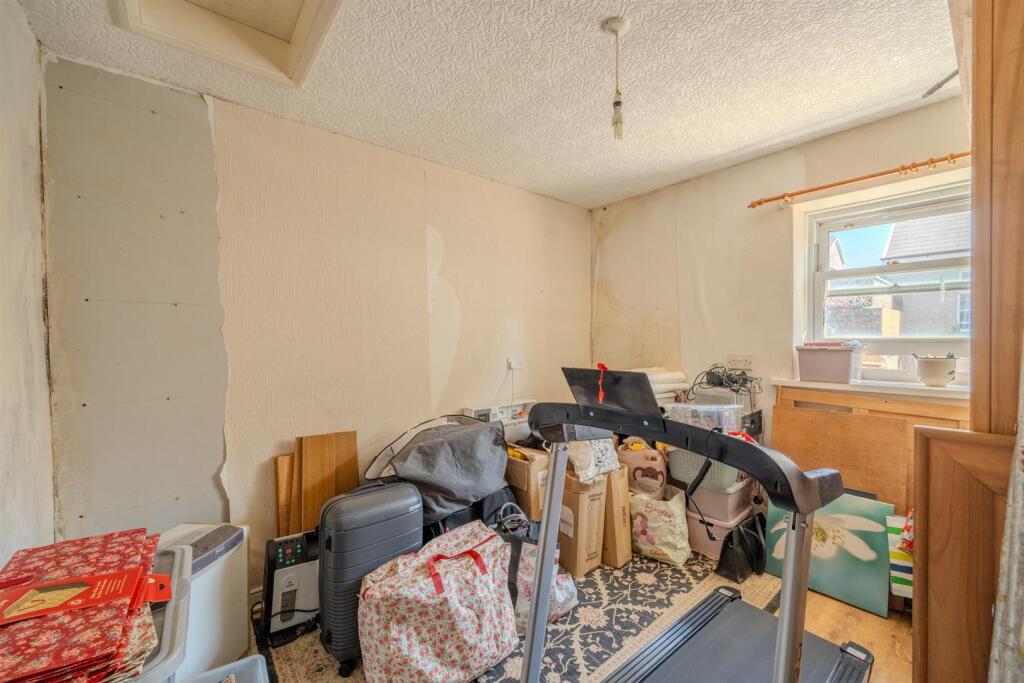 8 Cwmavon Road-6.jpg