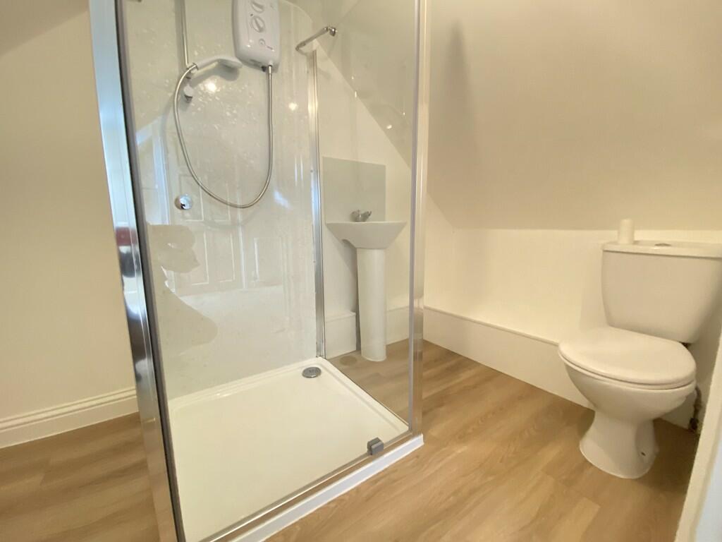 Ensuite to 3rd be...