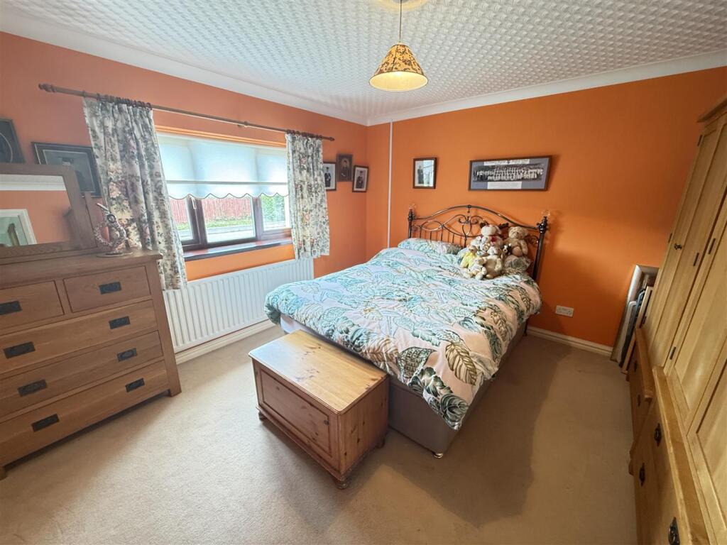 Front bedroom 3