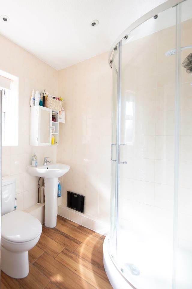 05-shower room vertical 1.jpg