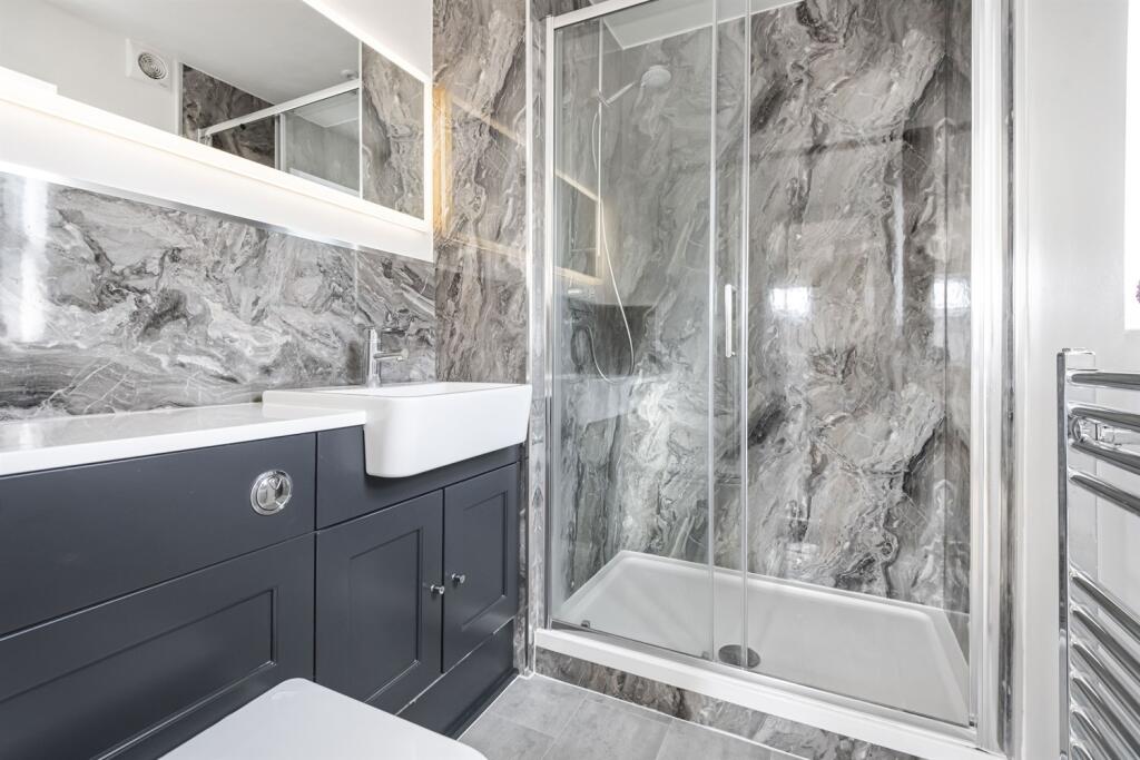 En Suite Shower Room