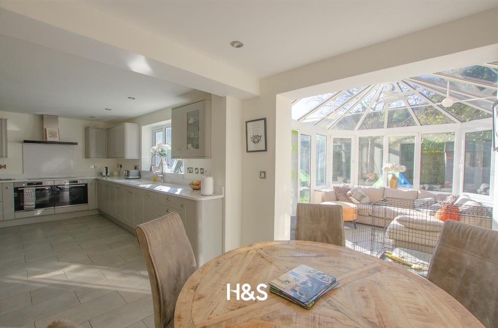 8 Pembridge New - kitchen 1.jpg