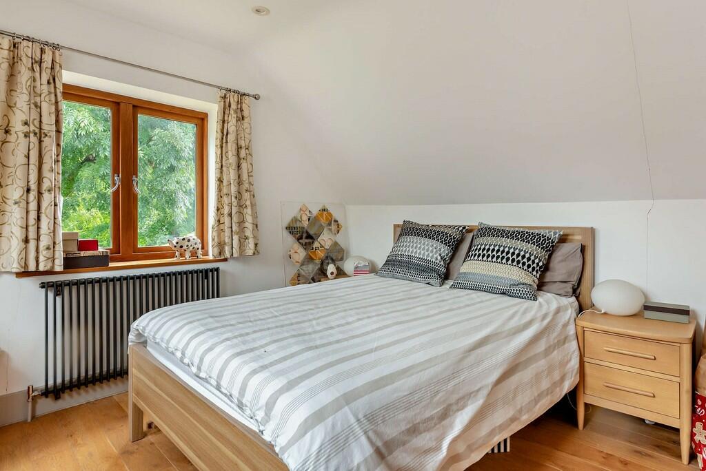 8622915-interior1...