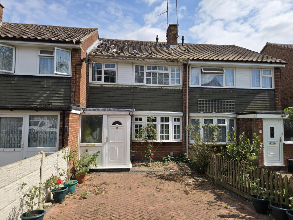 Three Bedroom Terraced House in Luton