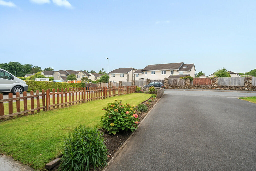 Front garden and ...