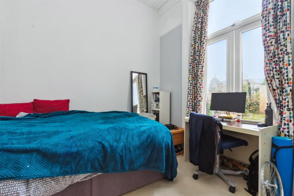 49a Longley Road SW17 bedroom 1.jpg
