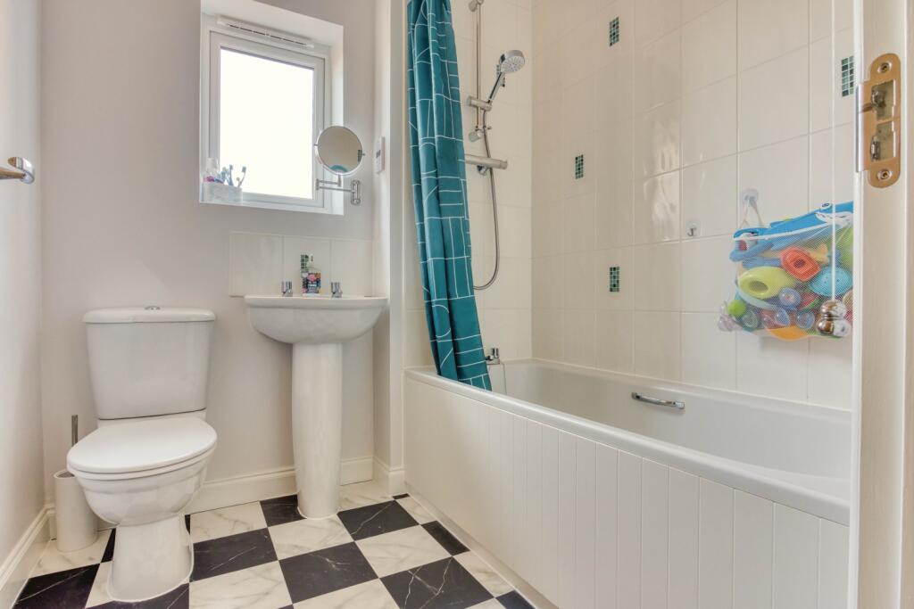 Ewemove Taunton - Roys Place (4)
