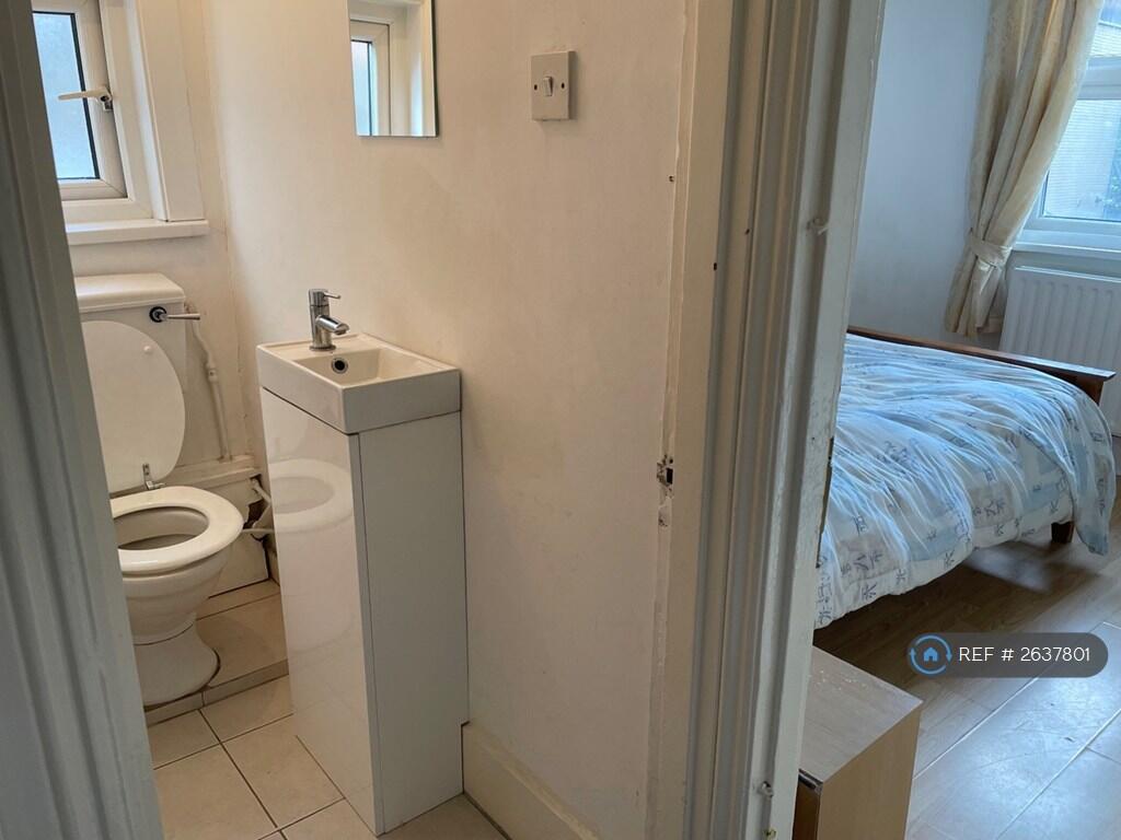 Downstairs Bedroom 3 With Separate Cloakroom