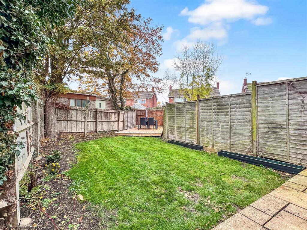 Lovely Enclosed Garden 326