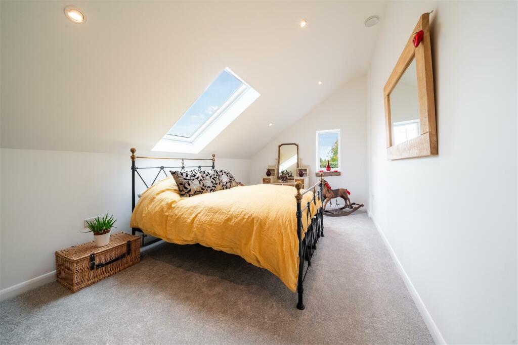 Bedroom 1.jpg
