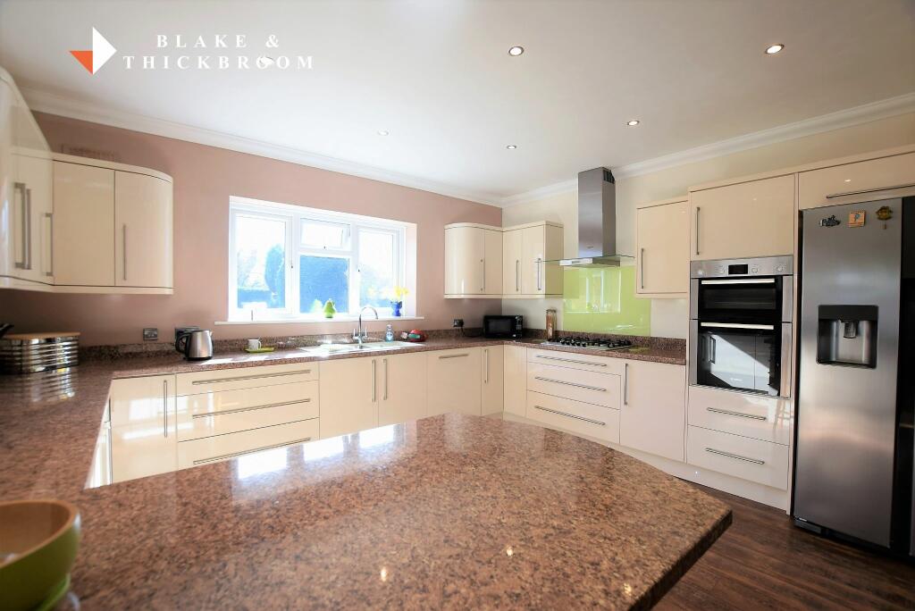 KITCHEN BREAKFAST ROOM