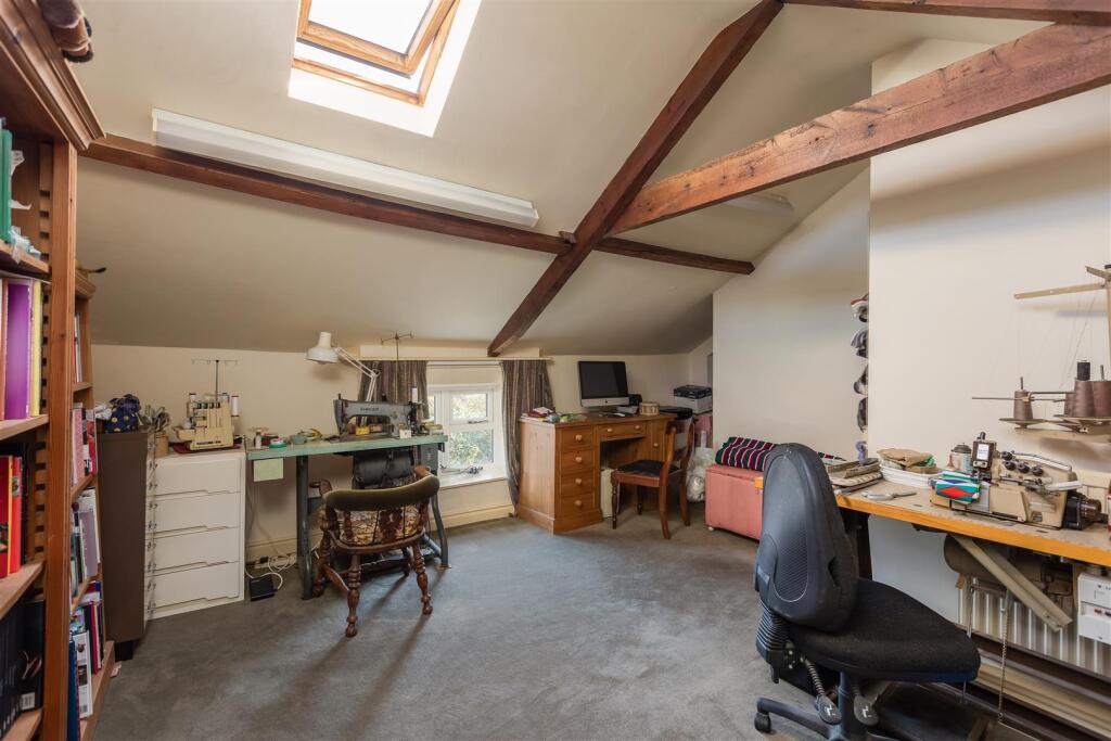 Rockery Cottage Bedroom 2-2.jpg