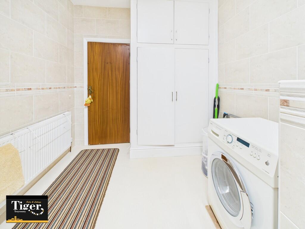 CAM02176G0-PR0745...