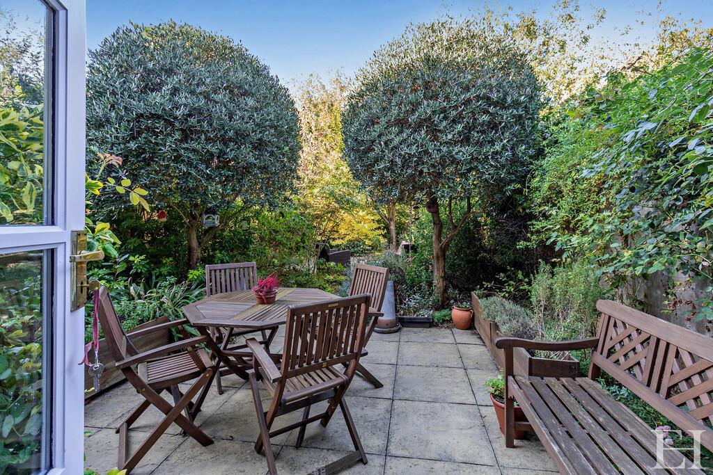 8665457-exteriorW...