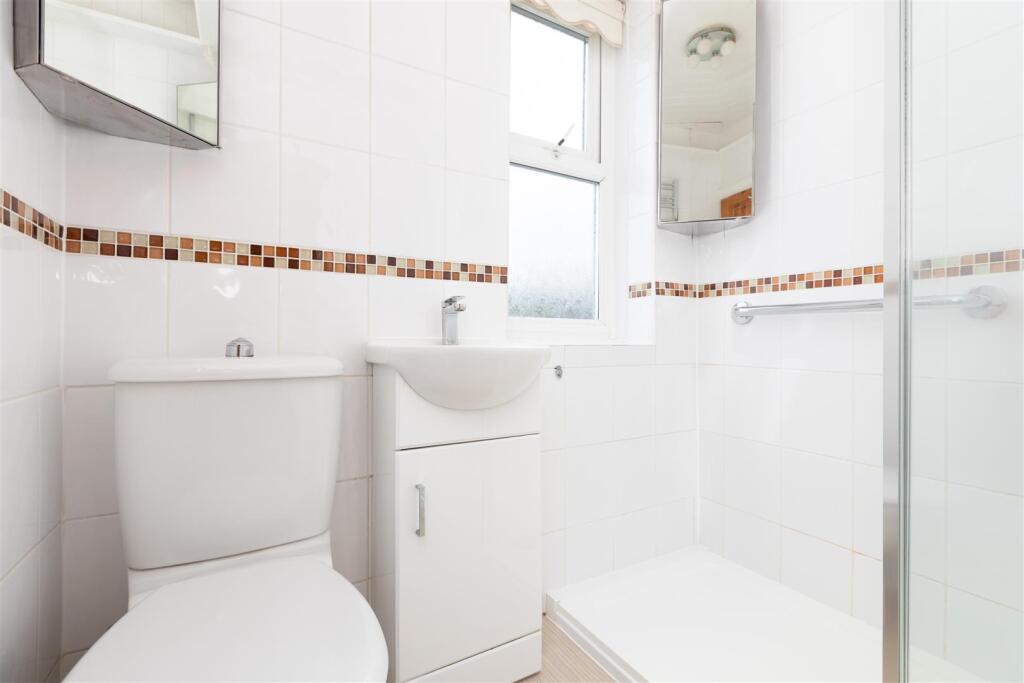 4 Holme Close-1.jpg