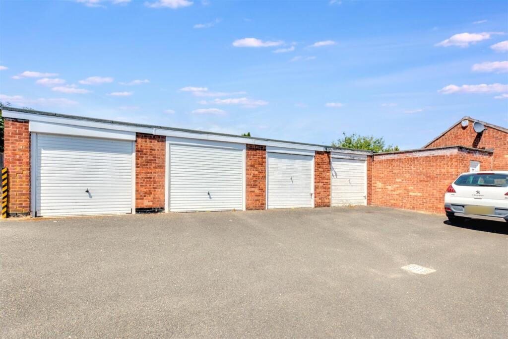 Garage and Parking_1.jpeg