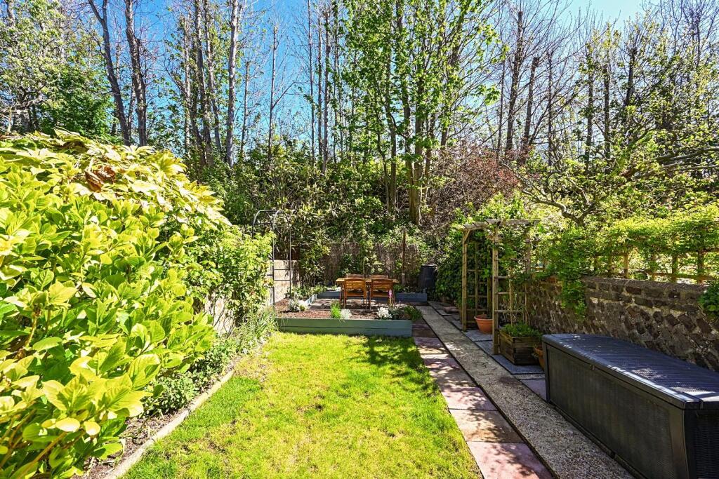 26A Robertson Road, BN1 (1).jpg