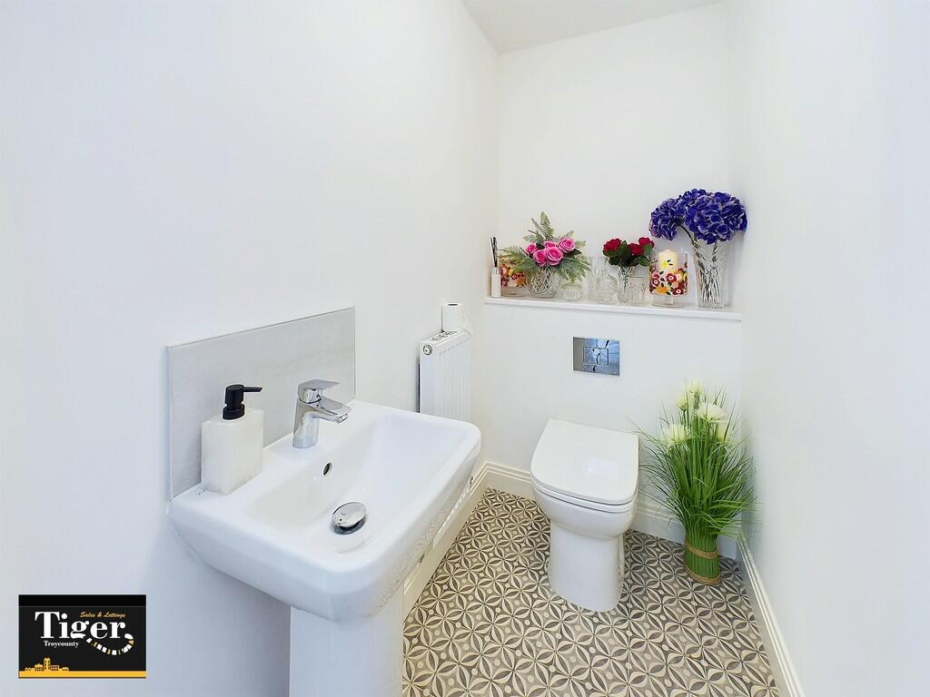 CAM02176G0-PR0452...