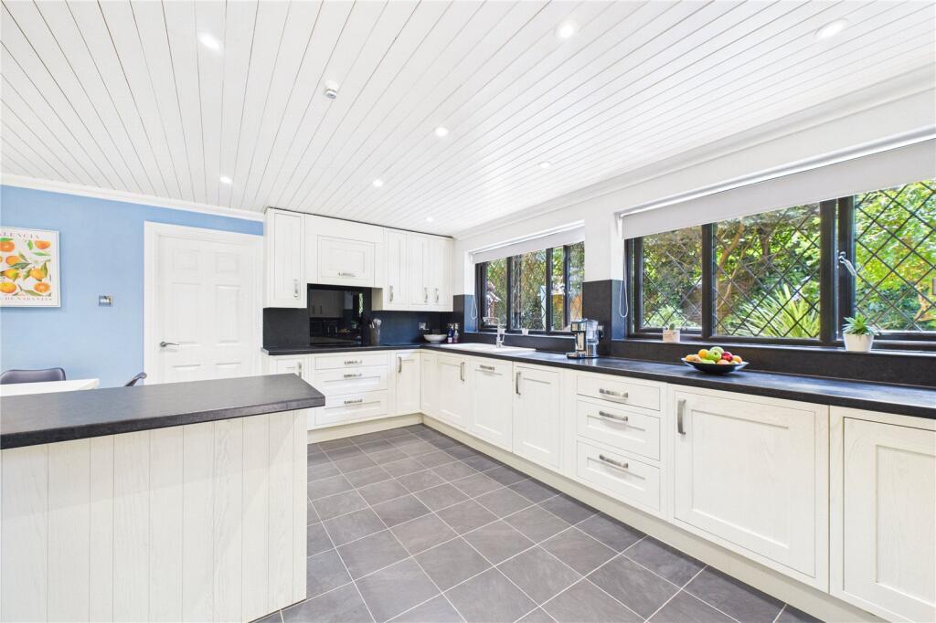 Kitchen/Breakfast Rm