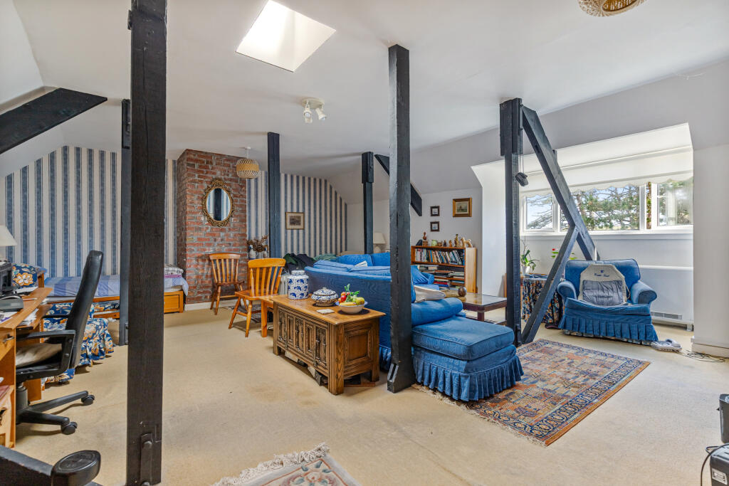 Sitting Room/Bedroom