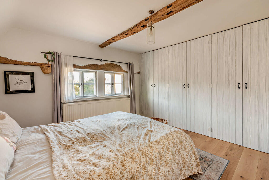 8671665-interior1...