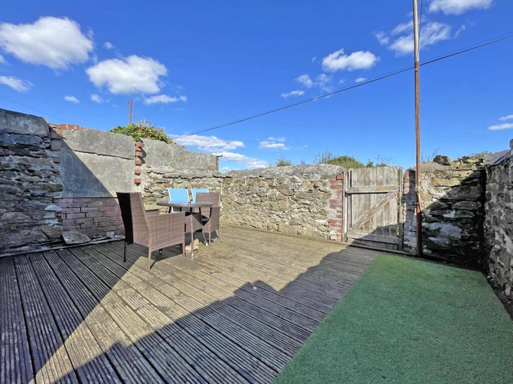 Ocean Street 23 - Courtyard.jpg