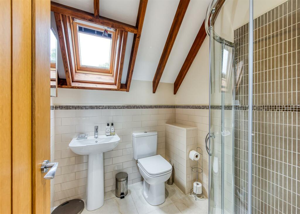 11 Cranmoor-bed3 ensuite.jpg