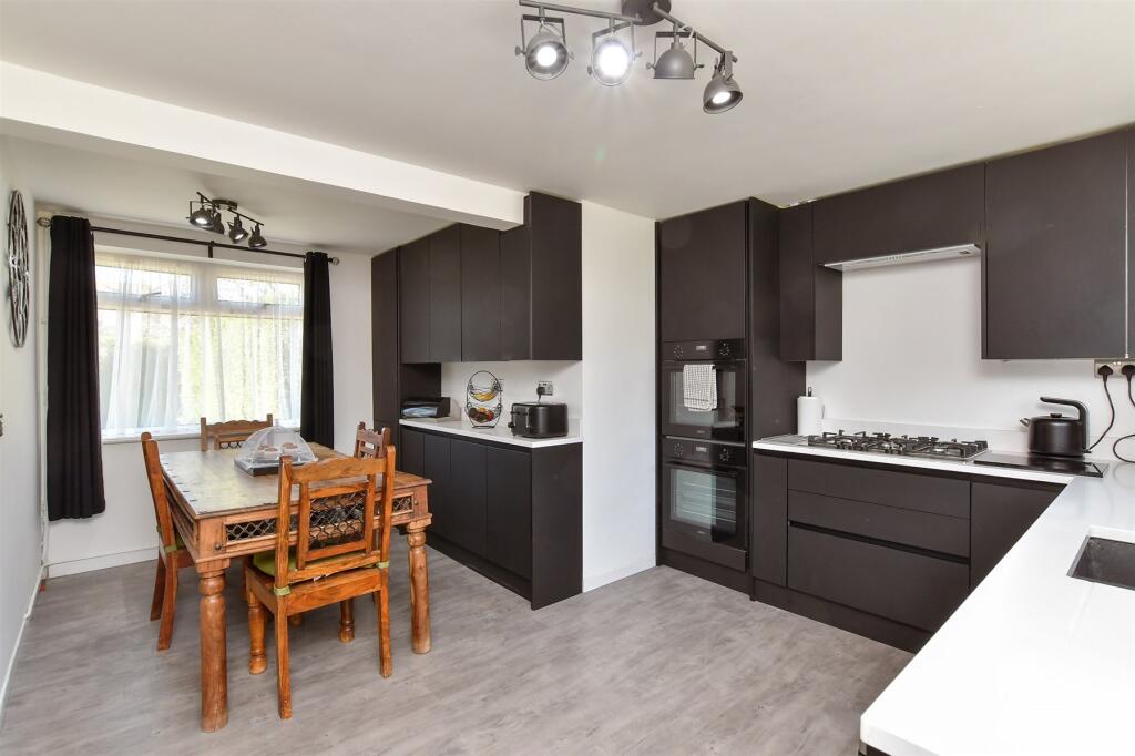 Kitchen/ Dining Room