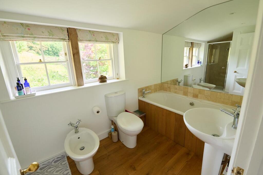 BA15 2HG MAIN BATHROOM LO RES_ 2.jpg