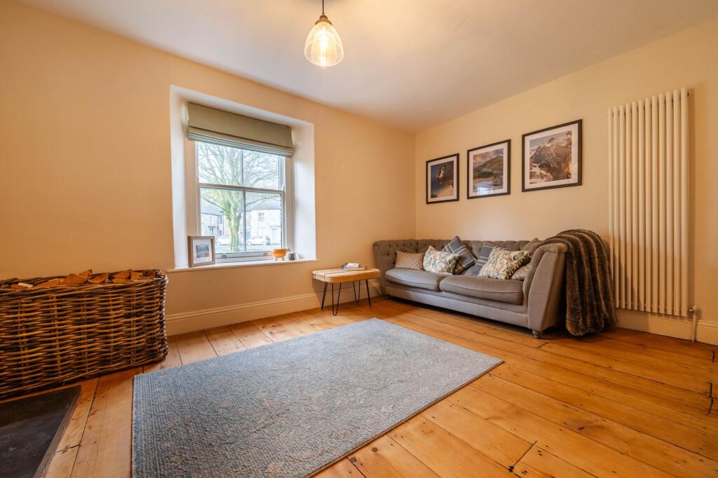 SITTING ROOM/BEDROOM