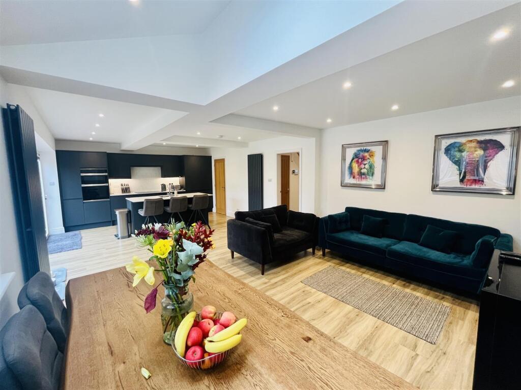 Live In Dining Kitchen