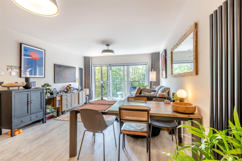 8665383-interior04.jpg
