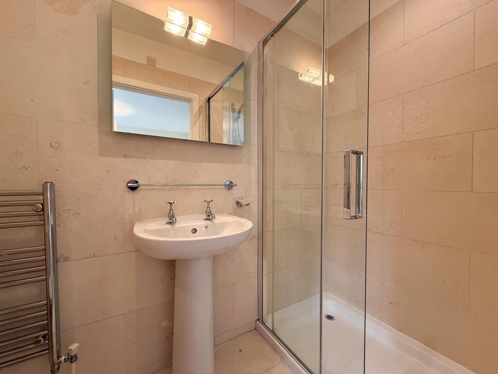 En Suite 2