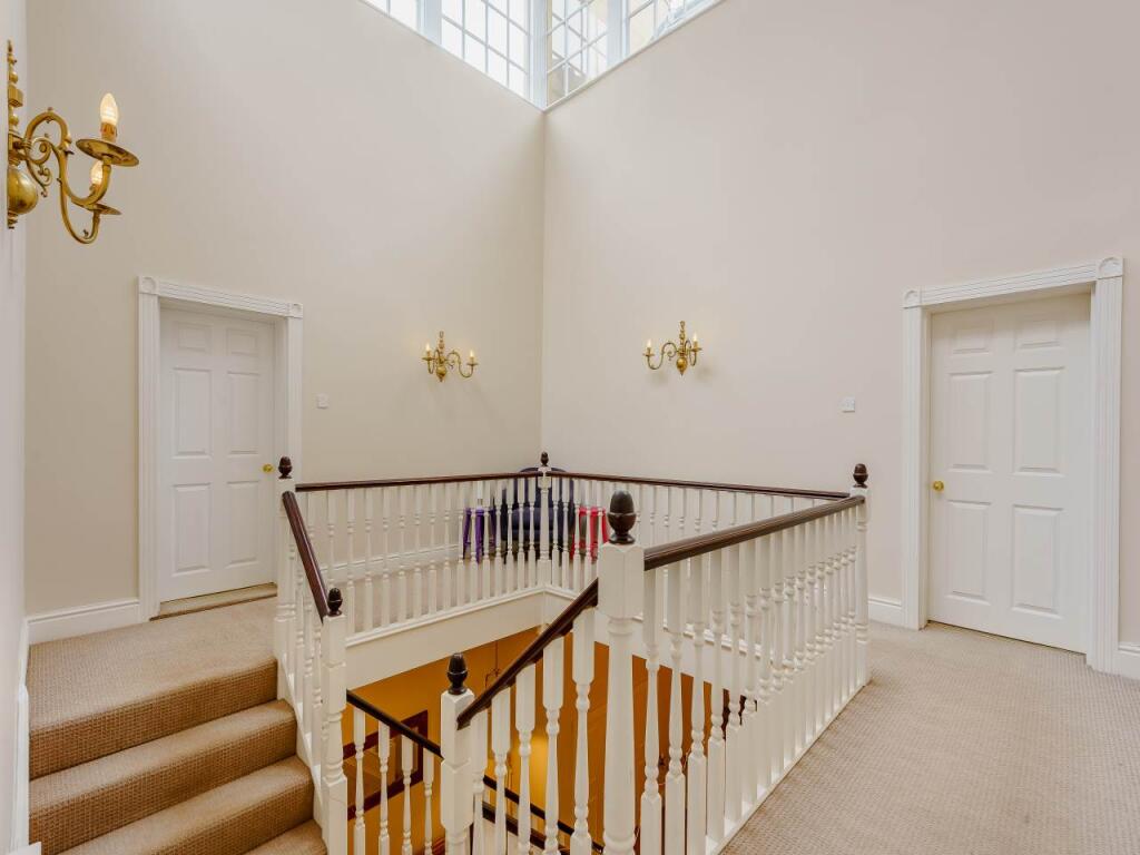 8483175-interior26
