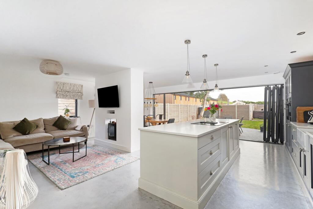 Kitchen / Dining
